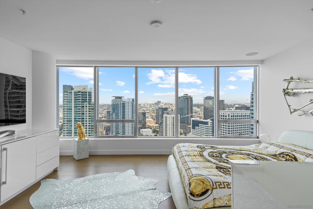 Residential Lease for rent at 888 W E Street 3301, San Diego CA featuring 3 beds and 3 baths