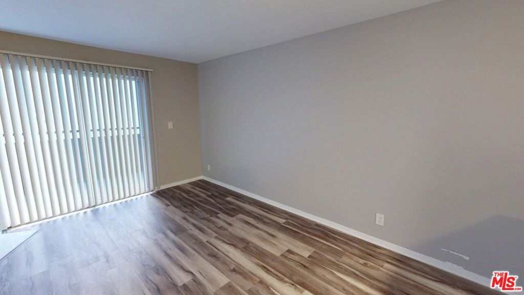 Residential Lease for rent at 245 PINE Avenue 430, Long Beach CA featuring 1 bed and 1 bath