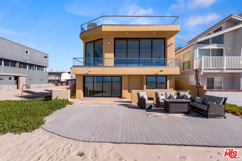 Residential Lease for rent at 3461 Ocean Drive, Oxnard CA featuring 4 beds and 3 baths