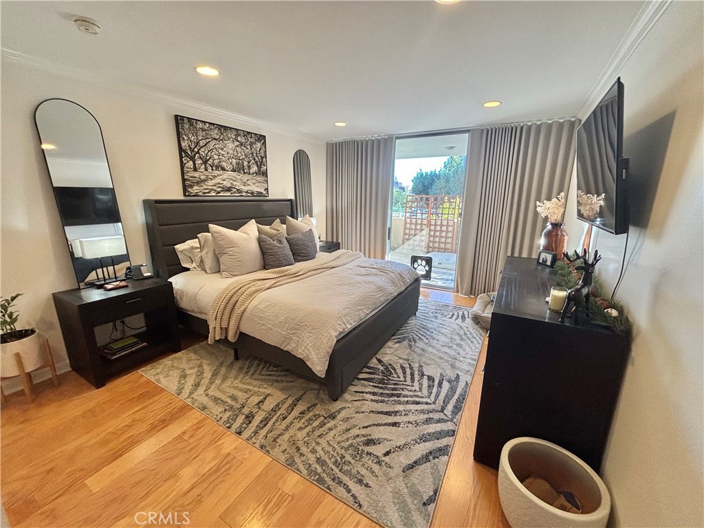 Residential for sale at 10633 Kinnard 1, Los Angeles CA featuring 2 beds and 2 baths