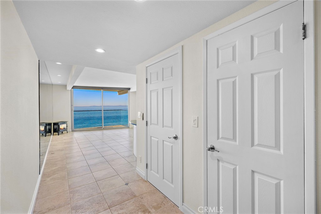 Residential Lease for rent at 609 Sleepy Hollow Lane 15, Laguna Beach CA featuring 1 bed and 1 bath