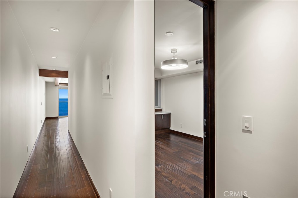 Residential Lease for rent at 609 Sleepy Hollow Lane 18, Laguna Beach CA featuring 1 bed and 1 bath