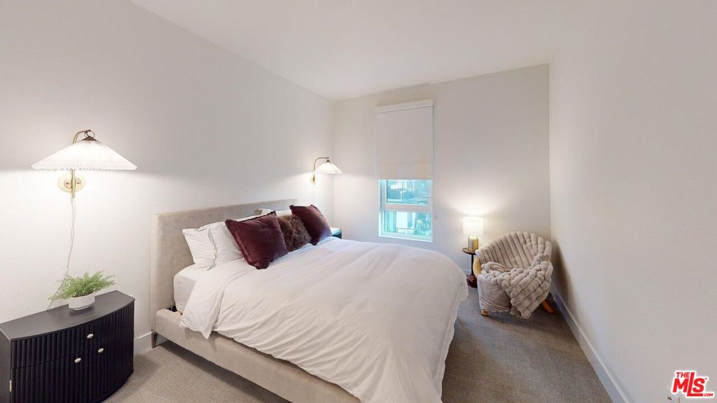 Residential Lease for rent at 250 E Broadway 604, Long Beach CA featuring 1 bed and 1 bath