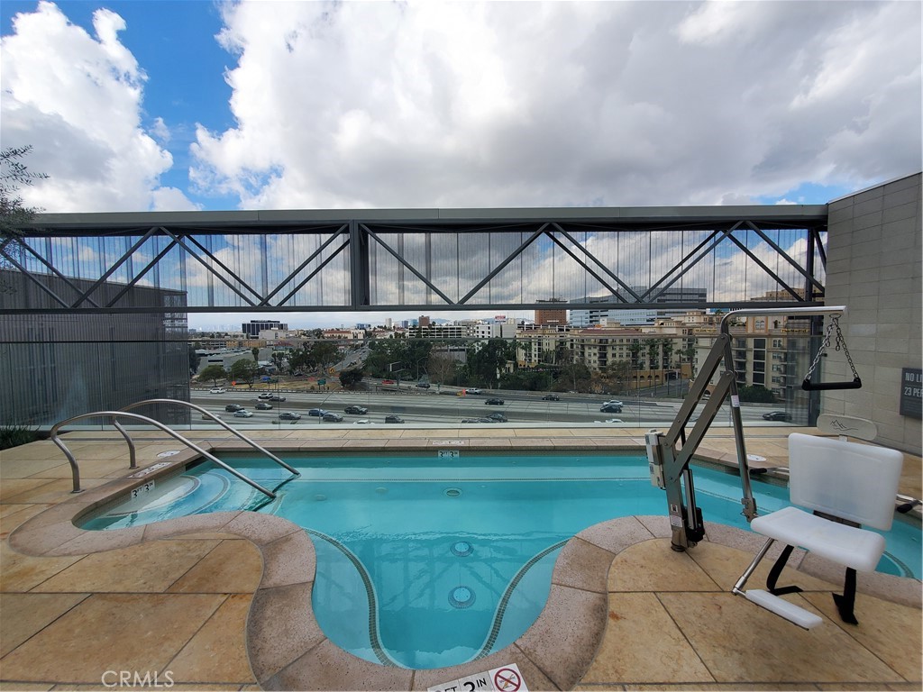 Residential for sale at 877 Francisco 1720, Los Angeles CA and 1 bath