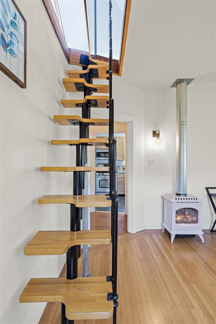 Residential for sale at 2611 Piedmont Ave 4, Berkeley CA featuring 2 beds and 1 bath