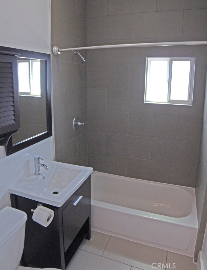 Residential Lease for rent at 3111 Kenwood Avenue 6, Los Angeles, Los Angeles County CA featuring 1 bed and 1 bath