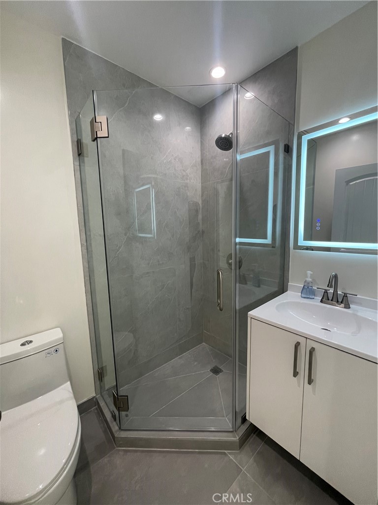 Residential Lease for rent at 627 1/2 Fischer Street, Glendale CA featuring 2 beds and 2 baths