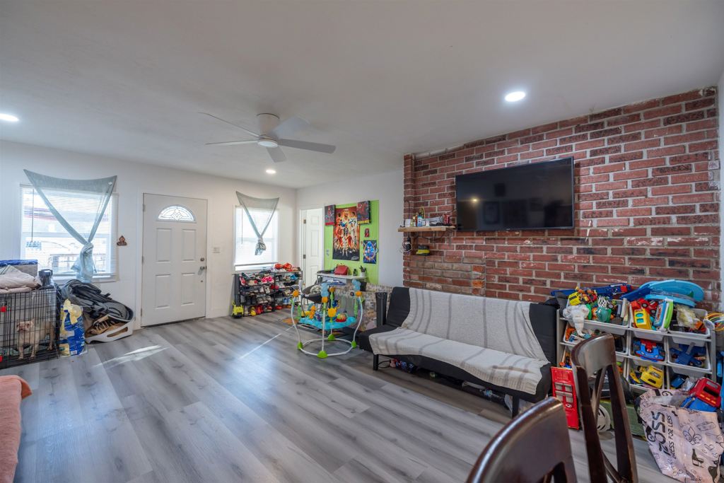 Residential for sale at 592 Willow Ave, Hayward CA featuring 6 beds and 4 baths