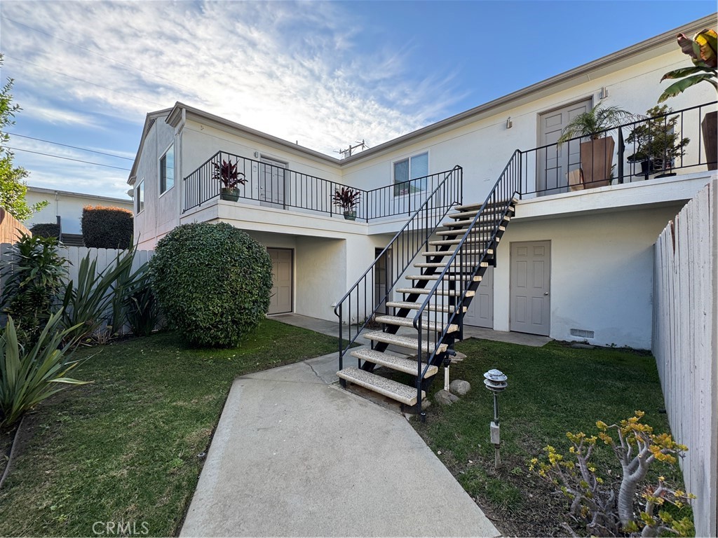 Residential Lease for rent at 1102 Barbara Street B, Redondo Beach CA featuring 2 beds and 2 baths
