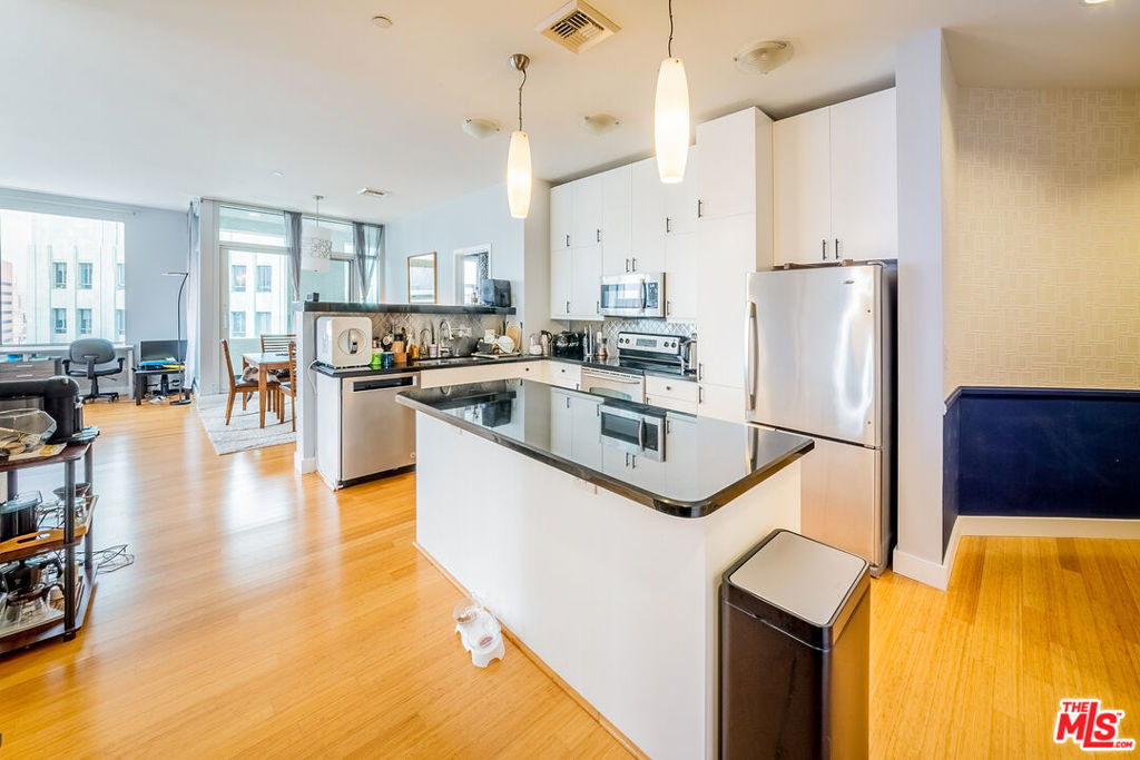 Residential for sale at 3810 Wilshire Boulevard 1105, Los Angeles CA featuring 2 beds and 2 baths