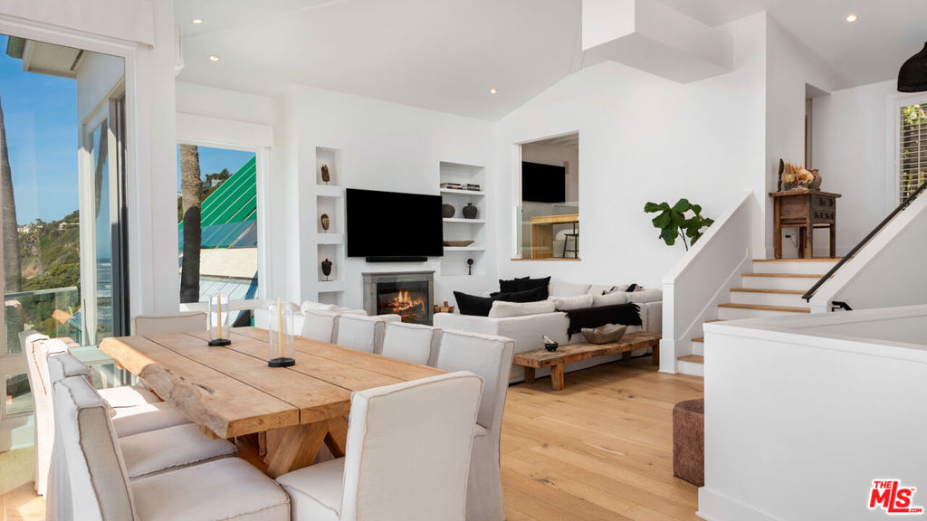 Residential Lease for rent at 33340 Pacific Coast Highway, Malibu CA featuring 4 beds and 5 baths