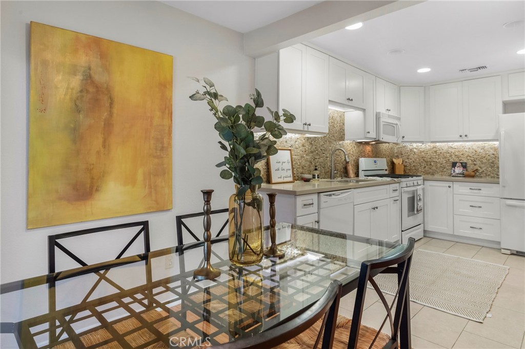 Residential Lease for rent at 2172 Biscayne, Costa Mesa CA featuring 1 bed and 1 bath