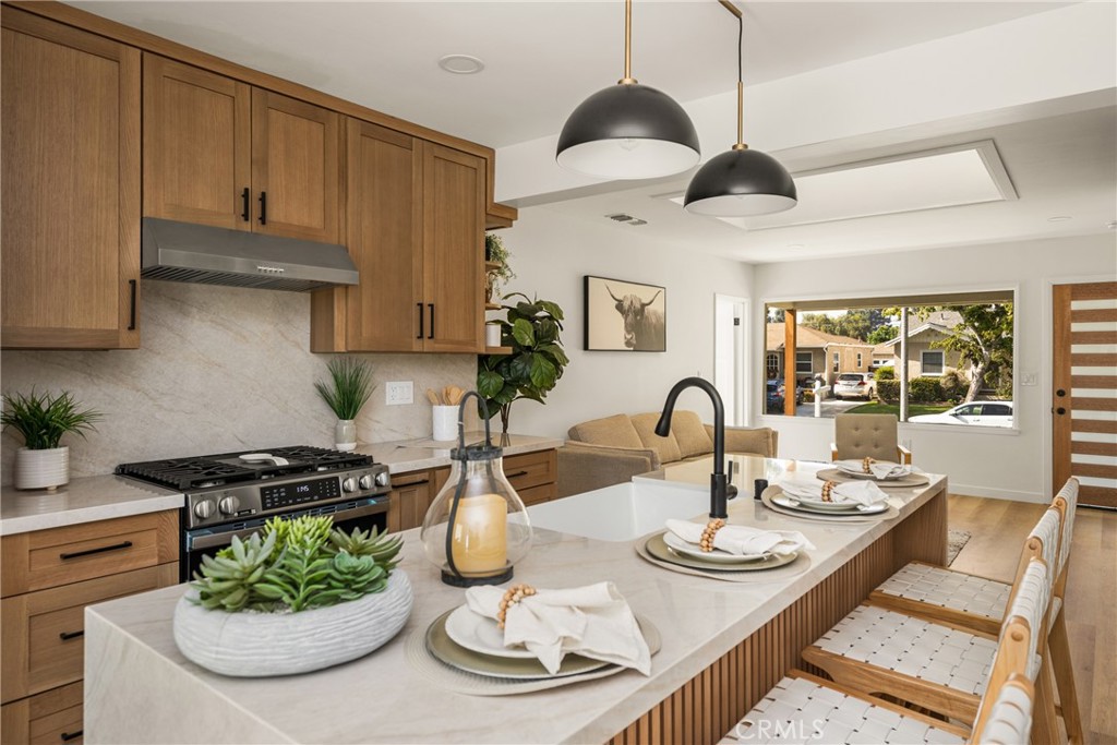 Active for sale at Lakewood, CA, Lakewood, CA CA and 2 baths