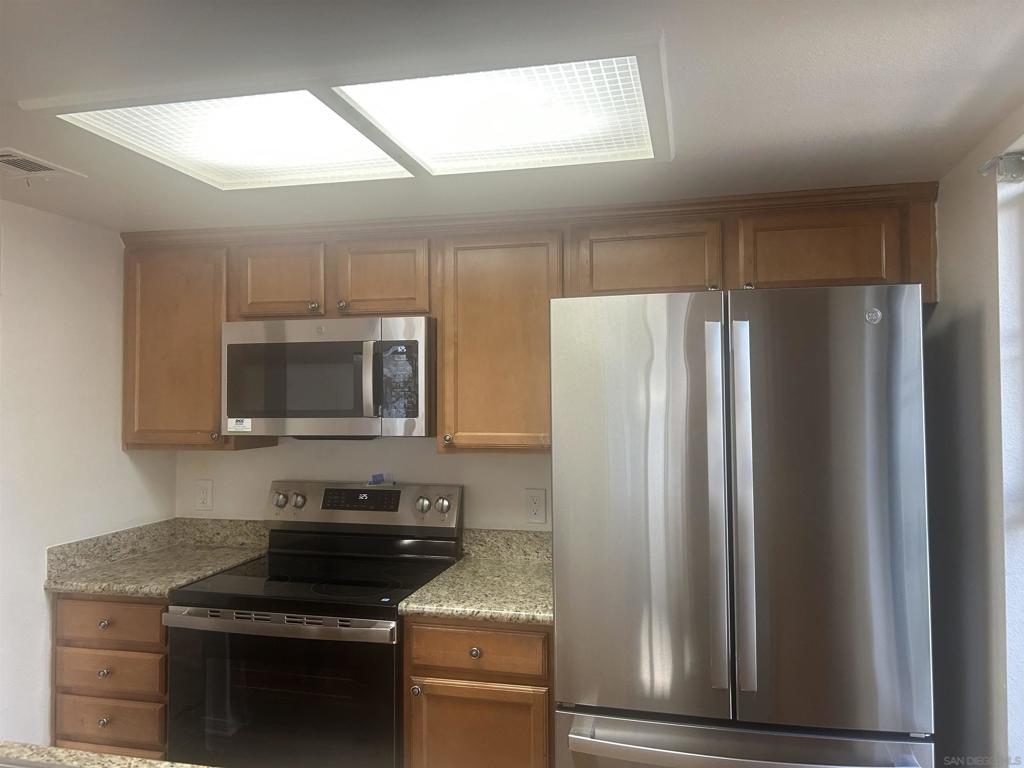 Residential Lease for rent at 15086 Avenida Venusto 218, San Diego CA featuring 1 bed and 1 bath