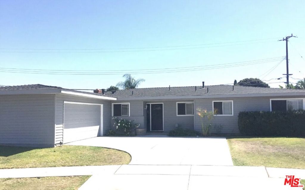 Residential for sale at 895 Sonora Road, Costa Mesa CA featuring 4 beds and 2 baths