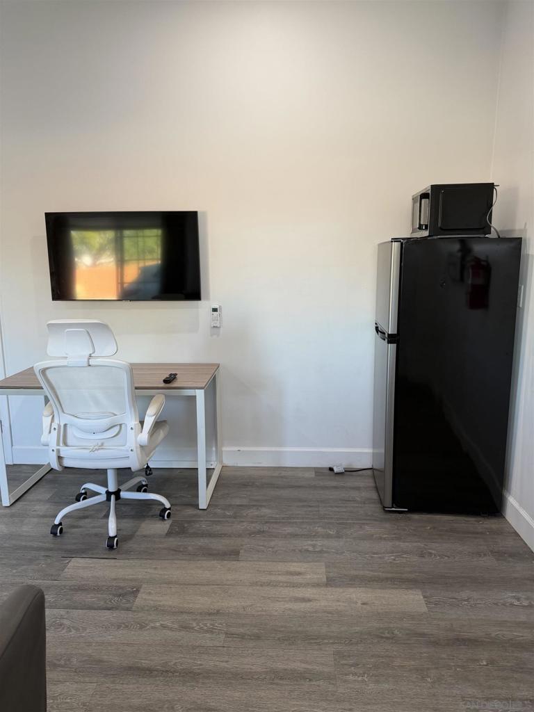 Residential Lease for rent at 4435 Summer Dr ROOM FOR RENT, Oceanside CA featuring 1 bed and 1 bath