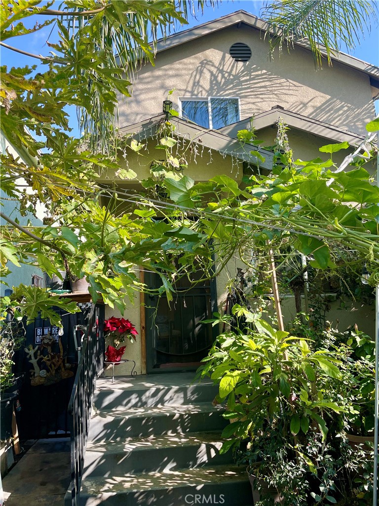Residential for sale at 6558 S Van Ness, Los Angeles CA featuring 3 beds and 2 baths