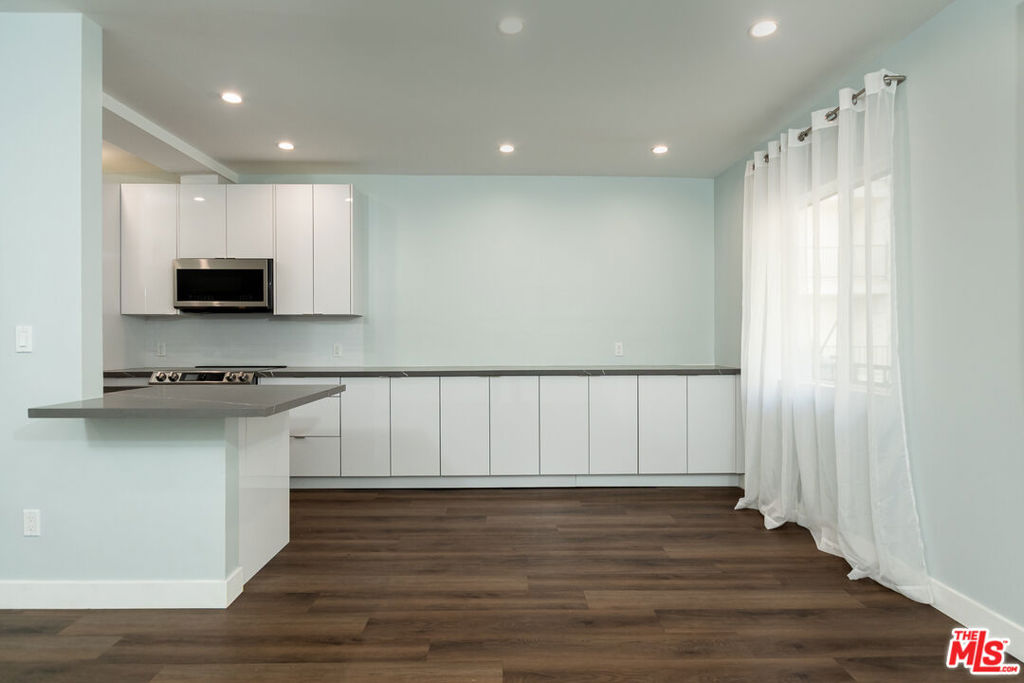 Residential for sale at 1115 S Elm Drive 417, Los Angeles CA featuring 1 bed and 2 baths