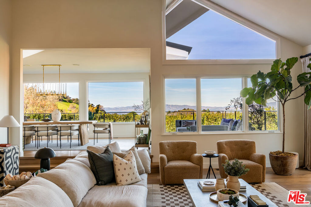 Residential for sale at 12047 Summit Circle, Beverly Hills CA featuring 5 beds and 7 baths