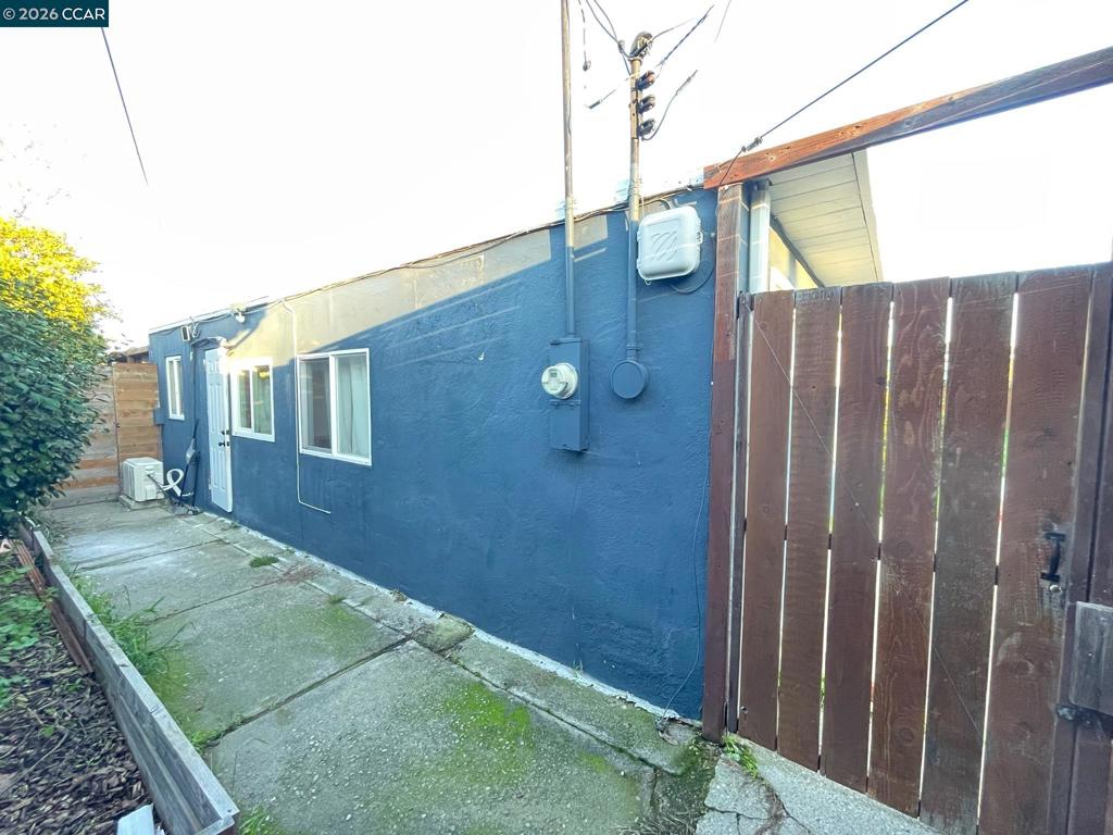 Residential Lease for rent at 924 E Meadow Ave, Pinole CA featuring 1 bed and 1 bath