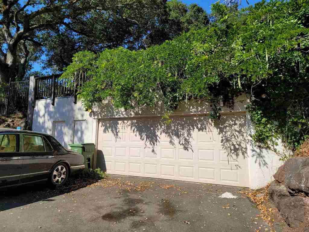 Residential for sale at 40 Hilldale Ct, Orinda CA featuring 5 beds and 5 baths