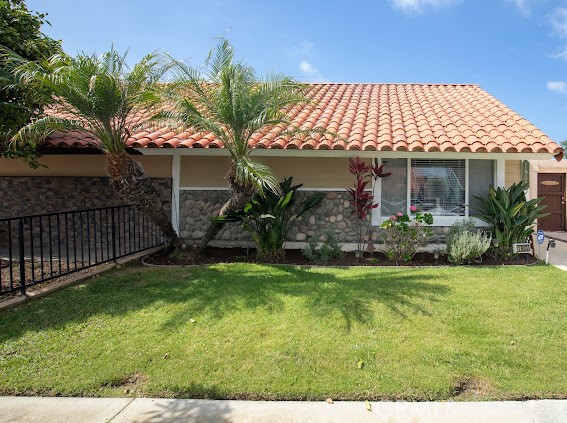 Residential Lease for rent at 1903 Alsuna, Huntington Beach CA featuring 3 beds and 2 baths