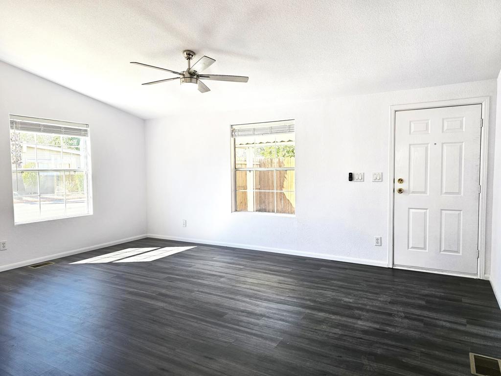 Manufactured In Park for sale at 246 S Paseo Laredo, Cathedral City CA featuring 3 beds and 2 baths