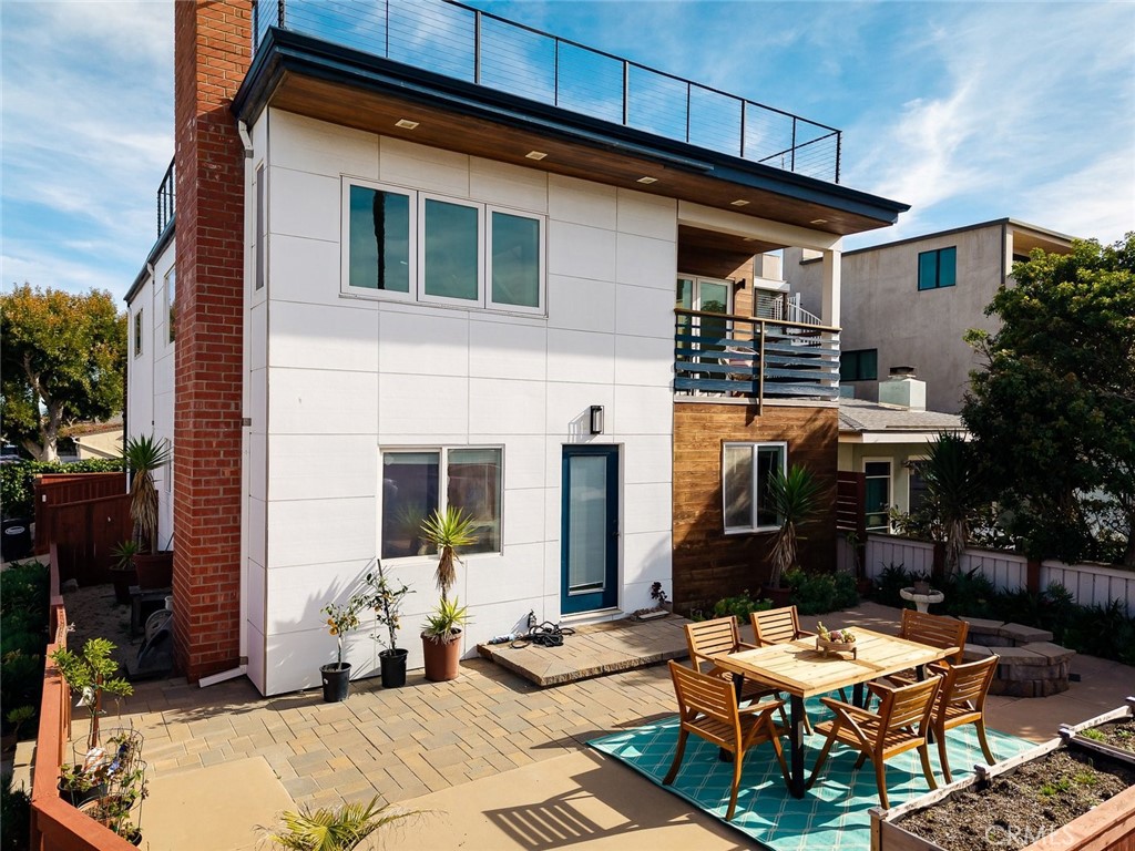 Residential for sale at 3124 Ocean Drive, Oxnard CA featuring 3 beds and 3 baths