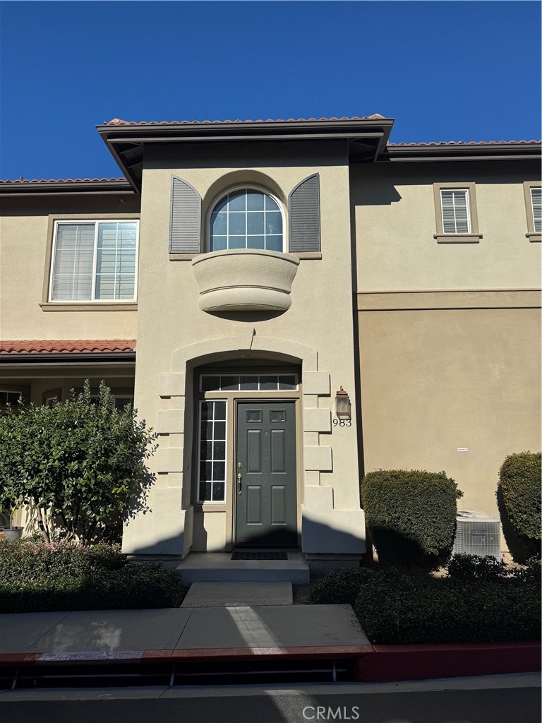 Residential Lease for rent at 983 Somerville, Irvine CA featuring 2 beds and 2 baths