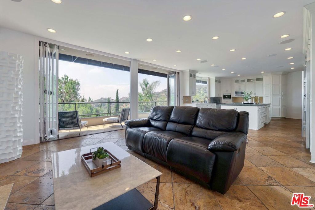 Residential for sale at 7218 Mulholland Drive, Los Angeles CA featuring 6 beds and 10 baths