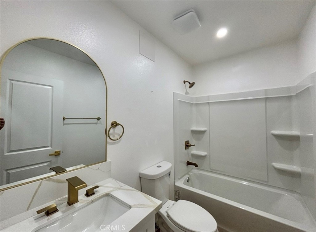 Residential Lease for rent at 6210 Halstead B, Rancho Cucamonga CA featuring 1 bed and 1 bath