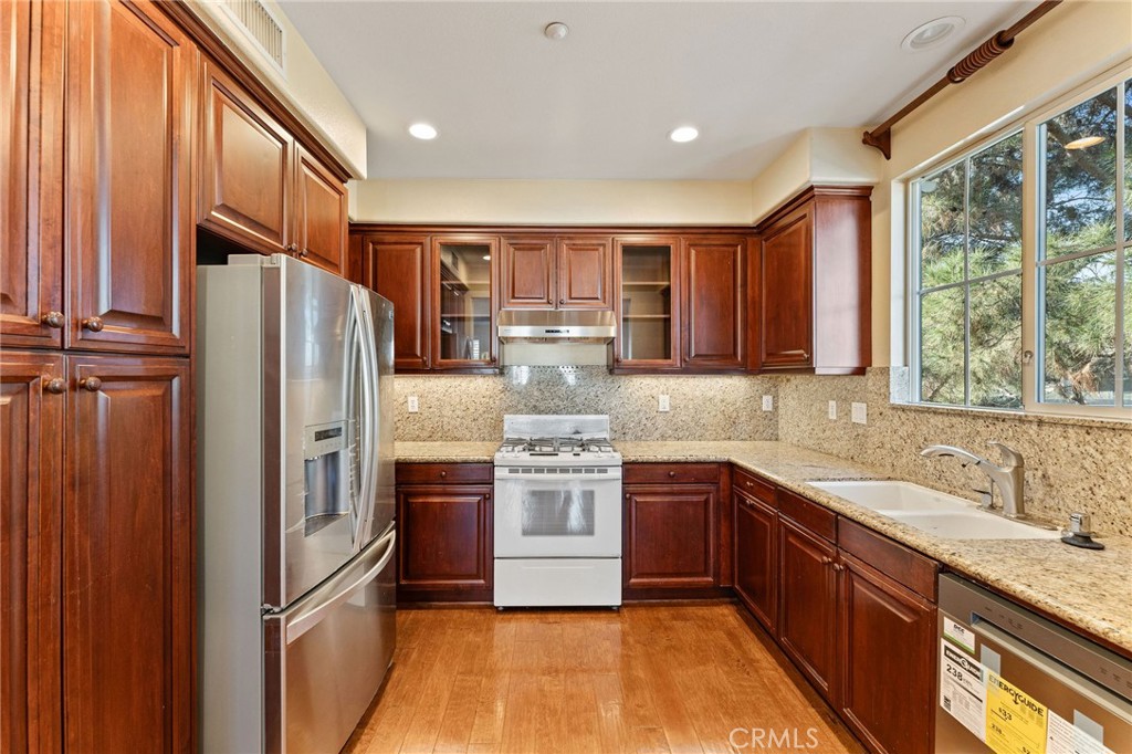 Residential Lease for rent at 31 Lookout, Tustin CA featuring 3 beds and 4 baths