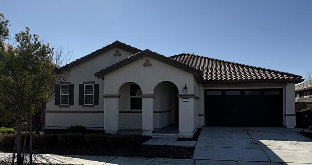 Residential Lease for rent at 552 Chimes Street, Lathrop, San Joaquin County CA featuring 4 beds and 2 baths