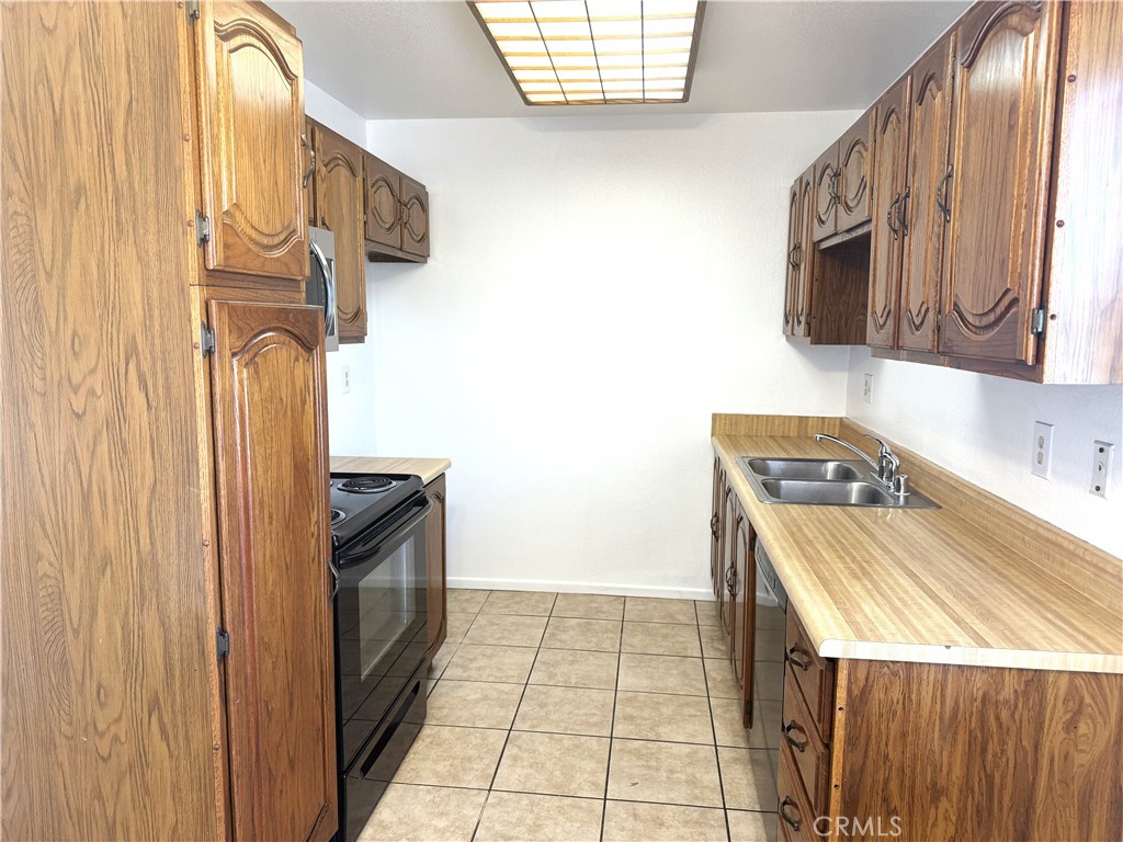 Residential Lease for rent at 10777 Walnut Street, Los Alamitos CA featuring 2 beds and 1 bath