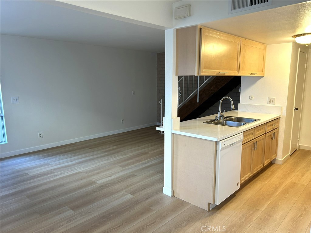Residential Lease for rent at 2053 Avenida Refugio 2, Simi Valley CA featuring 2 beds and 1 bath