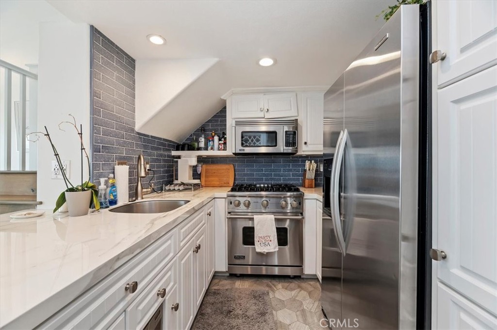 Manufactured In Park for sale at 58 Beach, Newport Beach CA featuring 2 beds and 2 baths