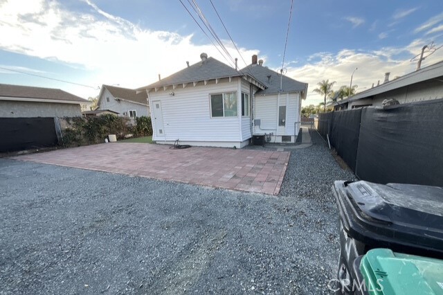 Residential Lease for rent at 405 Ramona, Corona CA featuring 3 beds and 2 baths