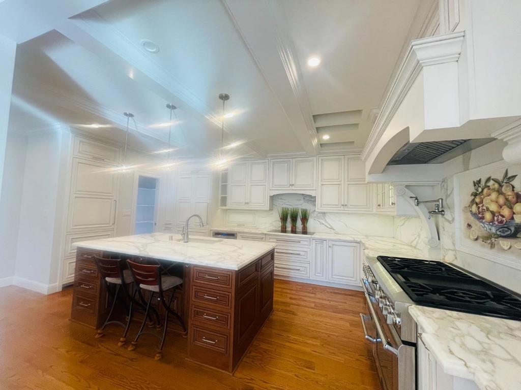 Residential Lease for rent at 200 Iris Way, Palo Alto, San Mateo County CA featuring 6 beds and 5 baths