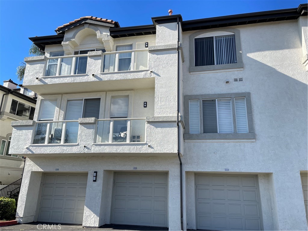 Residential for sale at 30902 Clubhouse Dr 18E, Laguna Niguel CA featuring 1 bed and 1 bath