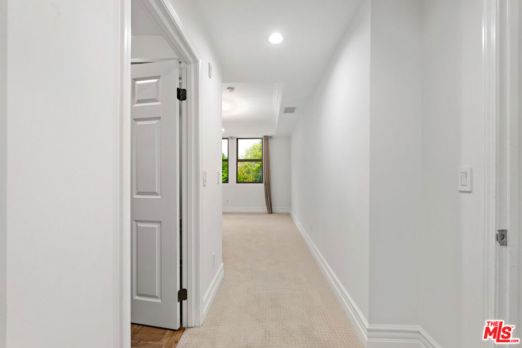 Residential Lease for rent at 850 N Croft Avenue 303, Los Angeles CA featuring 2 beds and 2 baths