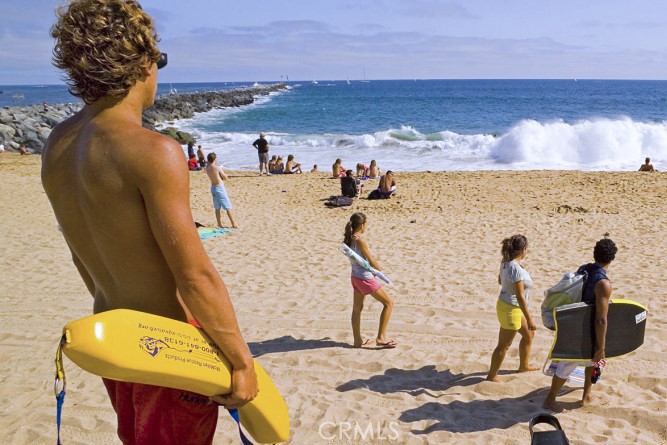 Residential Lease for rent at 215 29th Street B, Newport Beach CA featuring 1 bed and 1 bath