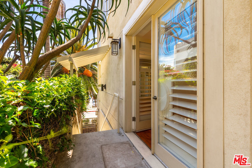 Residential Lease for rent at 1751 APPIAN Way 202, Santa Monica CA featuring 2 beds and 3 baths