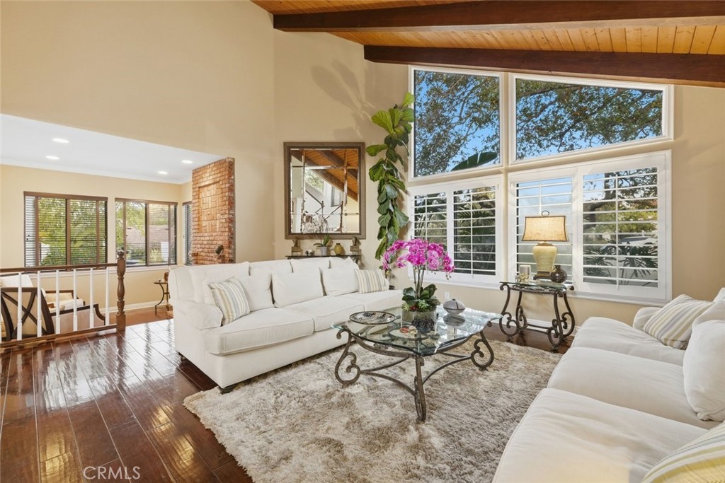 Residential for sale at 489 Oakhampton, Thousand Oaks CA featuring 4 beds and 4 baths