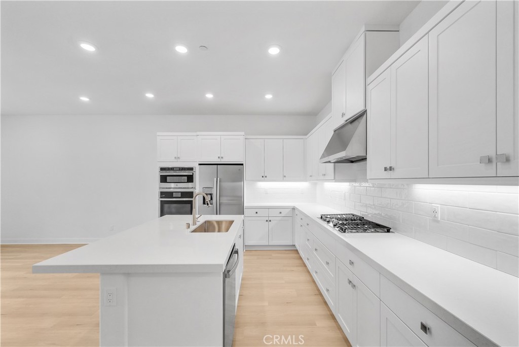 Residential Lease for rent at 165 Baluster, Irvine CA featuring 1 bed and 1 bath