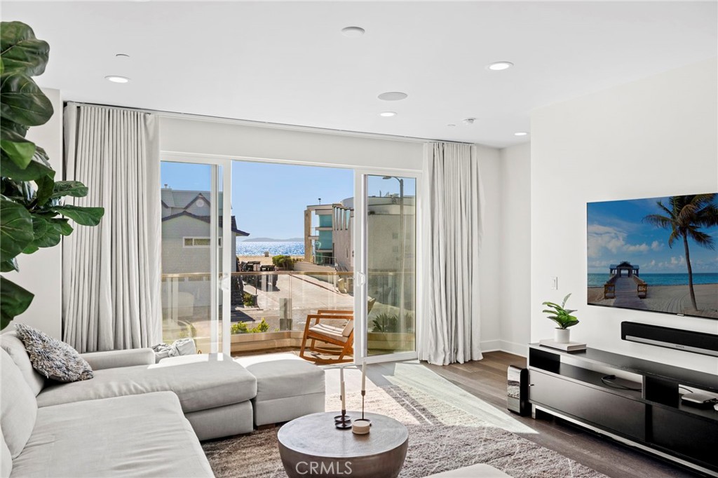 Residential for sale at 5512 Seashore, Newport Beach CA featuring 3 beds and 3 baths