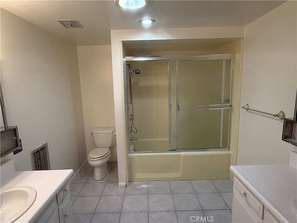 Residential Lease for rent at 323 Avenida Carmel C, Laguna Woods CA featuring 2 beds and 1 bath