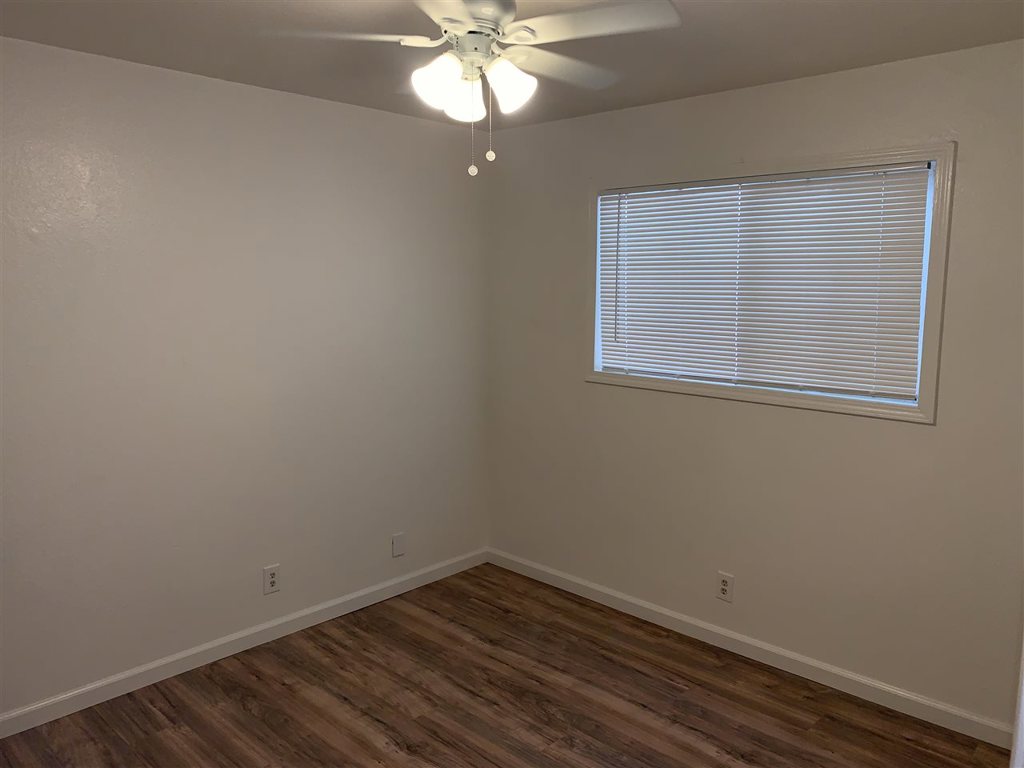 Residential Lease for rent at 124 W 8Th St, Tracy, San Joaquin County CA featuring 2 beds and 1 bath