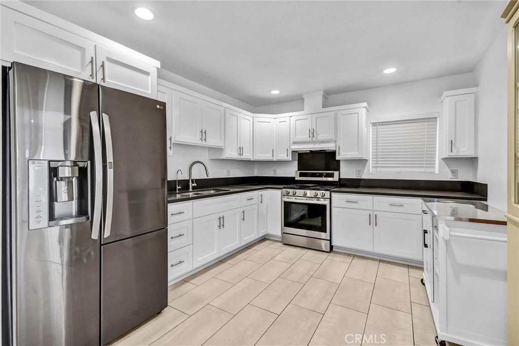 Residential Lease for rent at 3913 Walnut, Baldwin Park CA featuring 3 beds and 1 bath