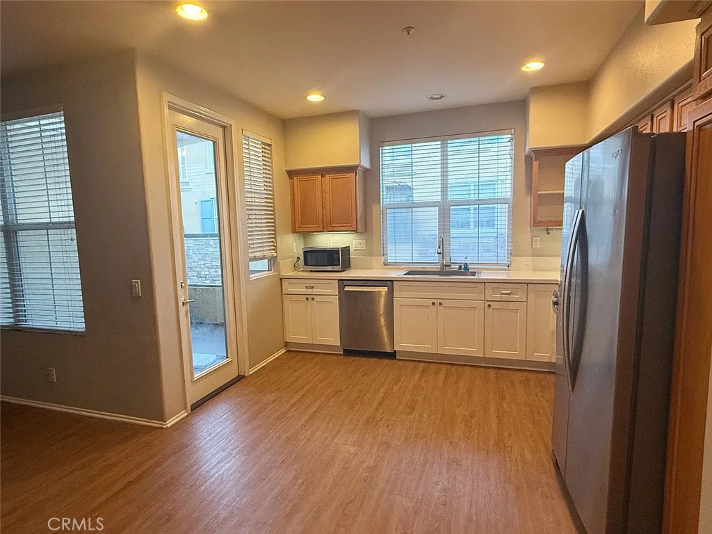 Residential Lease for rent at 1106 Terra Bella, Irvine CA featuring 2 beds and 3 baths