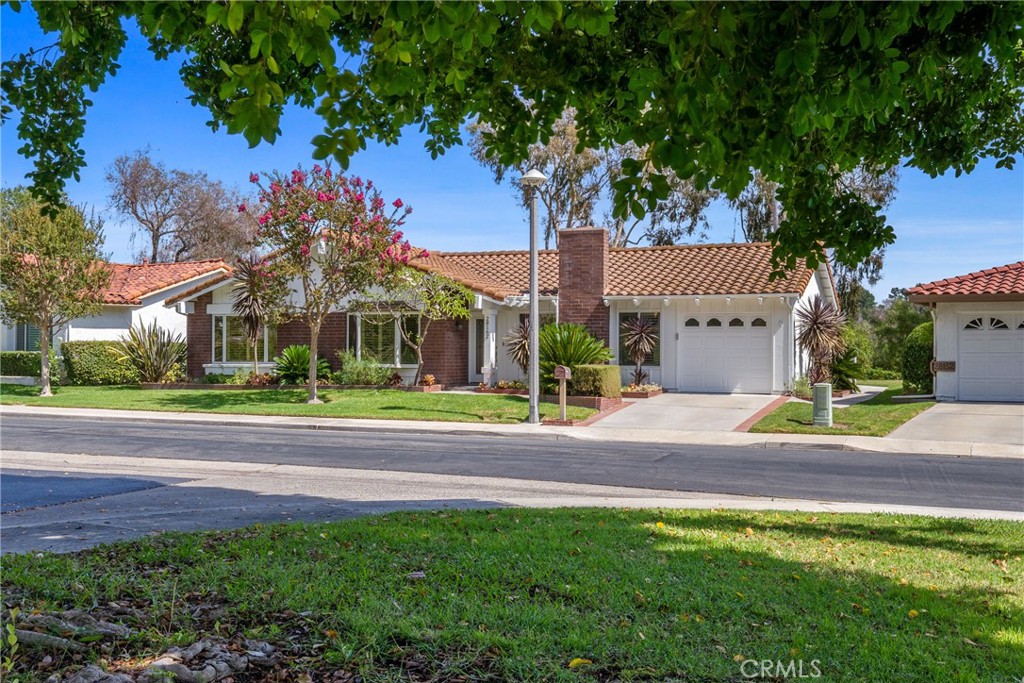 Residential for sale at 28162 Via Cernuda, Mission Viejo CA featuring 3 beds and 2 baths